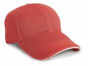 Sporta cepure ar citas krāsas līniju nagā